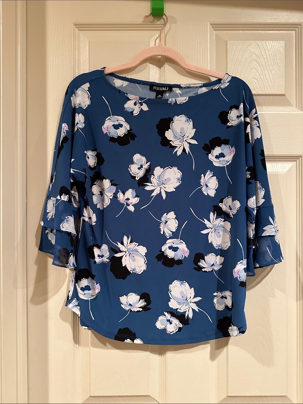 Roz & Ali Blue Floral Blouse with Ruffle Sleeves